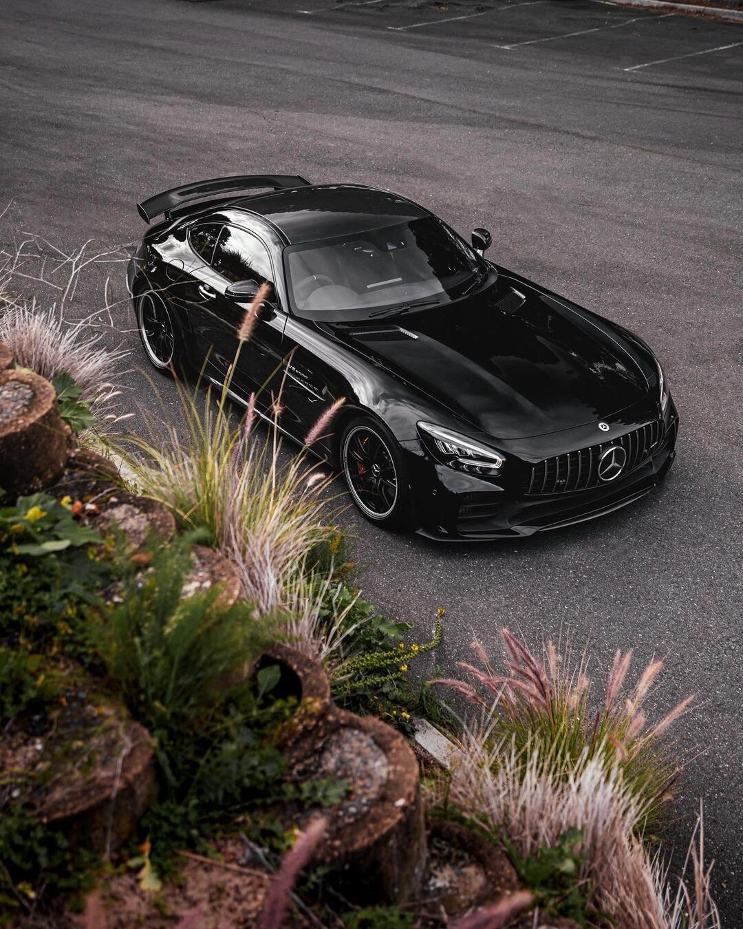 车评# #知识校园#    豪车鉴赏 | 奔驰amg gtr:赛道传奇的再现!