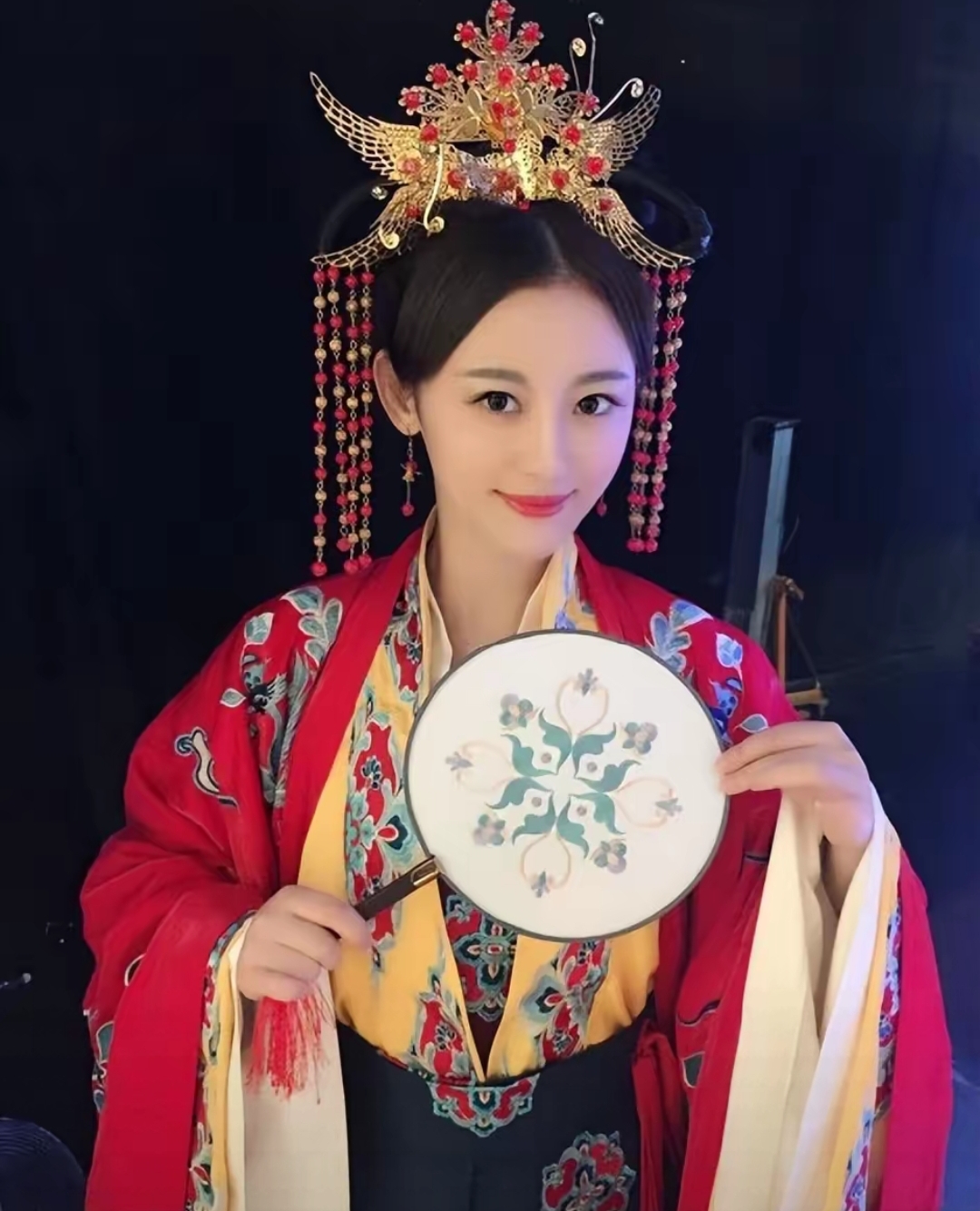 "徐婷出生在一个八口之家,本应生活无忧,可父母重男轻女,她上大学都得