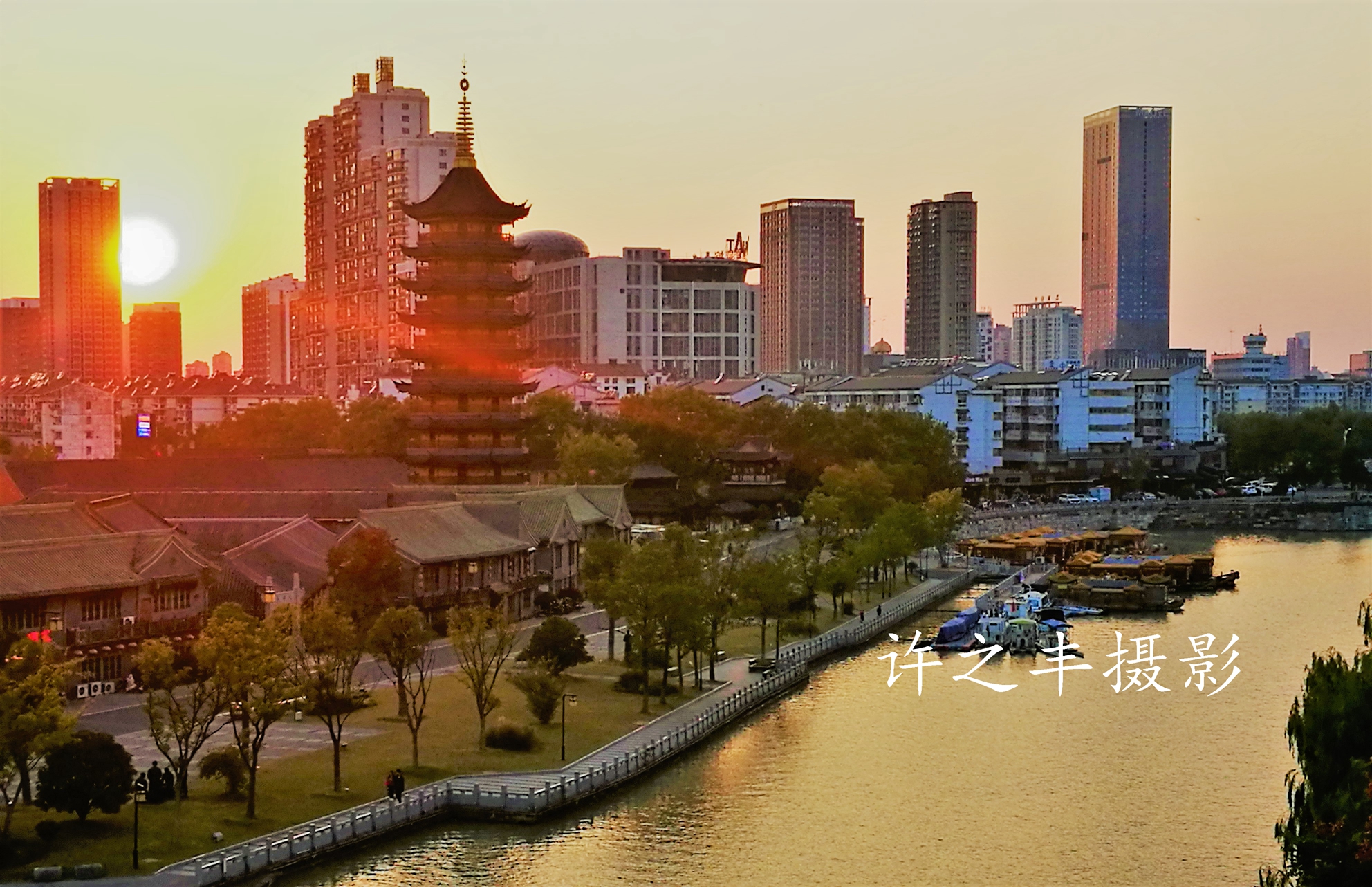 《运河古都淮安之传说》         淮安,位于京杭大运河与古淮河交汇处