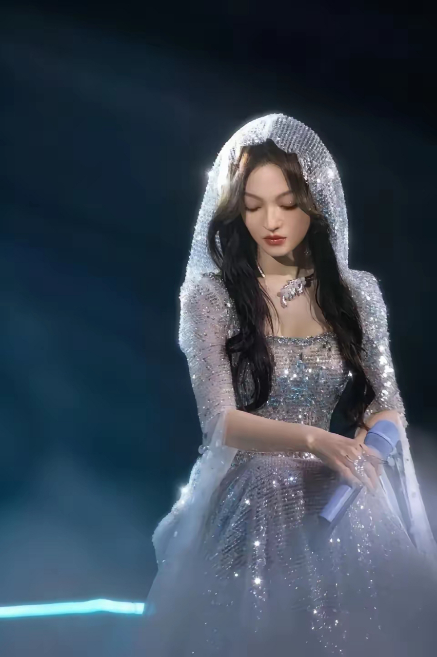 她的舞台妆造效果,在业内算是顶级水平了吧, 感觉比王心凌的还牛!