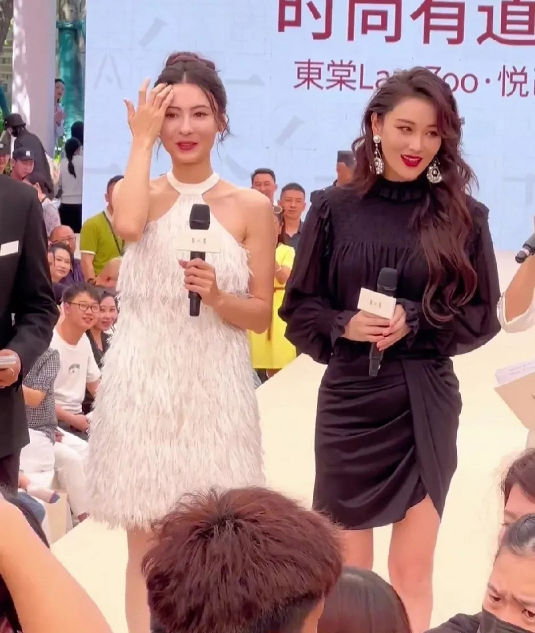 43岁张柏芝和36岁张馨予同框,两个人都好美!