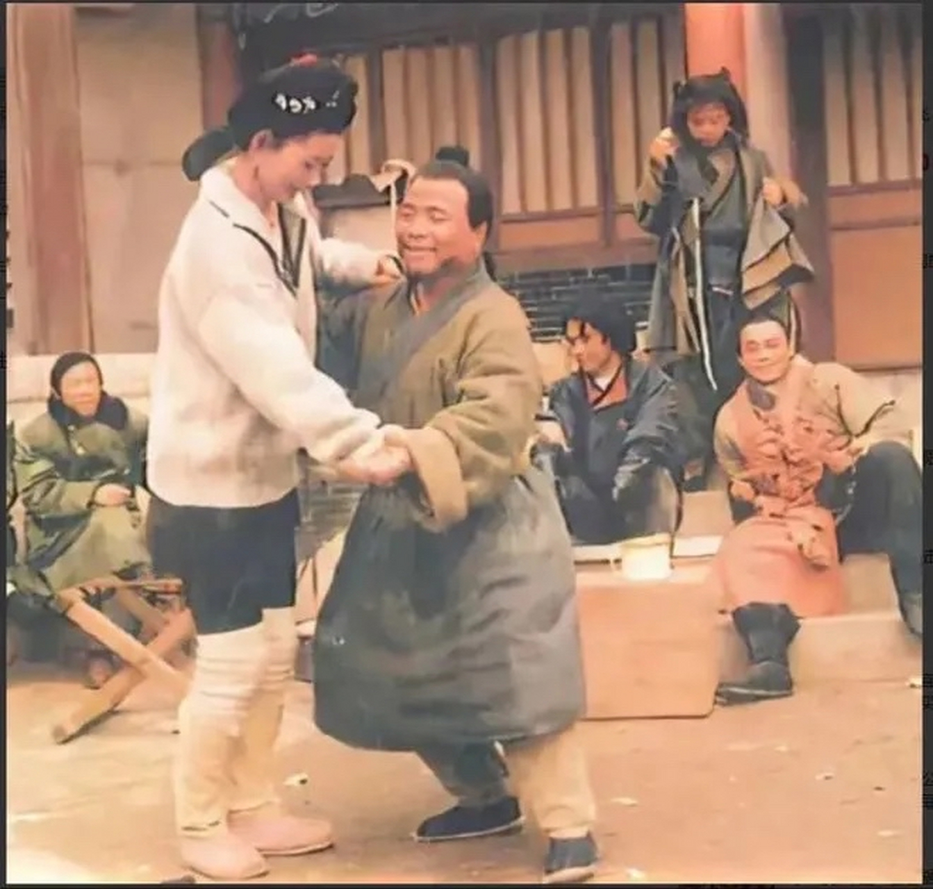 罕见,潘金莲和武大郎在一起翩翩起舞,没见过吧[左捂脸]