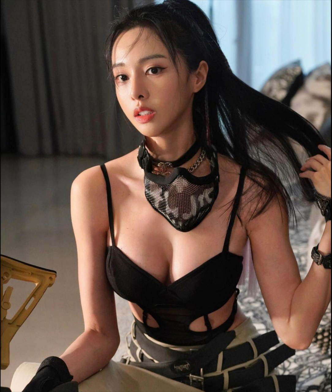 好家伙,这不是大马钢琴女神李元玲吗?