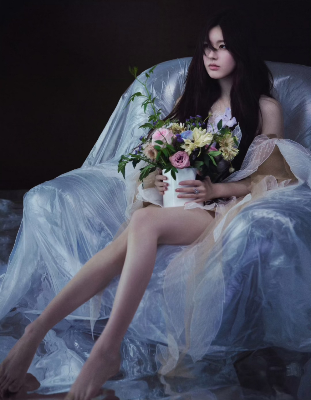 没想到赵露思现在也开始走性感路线了,大长腿确实吸睛,但我觉得她更