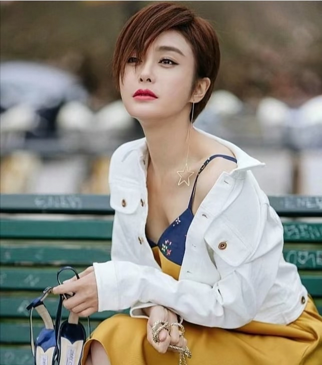 没想到,秦岚竟然还拍过这么大尺度的照片呢!