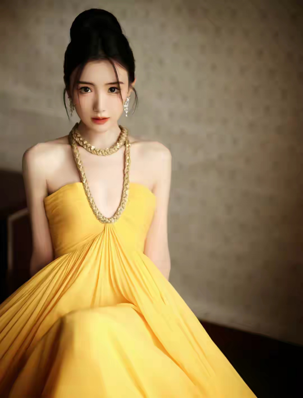 毛晓彤不管是身材还是颜值都堪称极品,真不知道陈翔咋想的,竟然还出轨