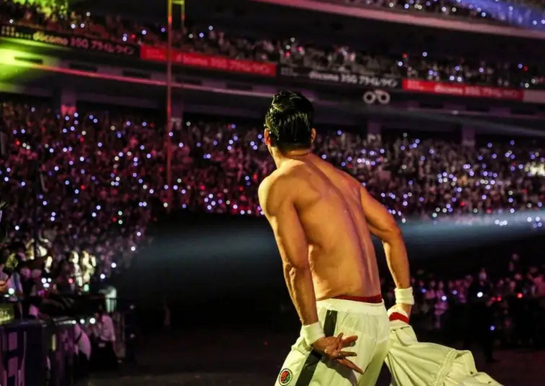 林志玲老公黑泽良平晒腹肌照,真可谓是,两个身材一流的的人完美结合!