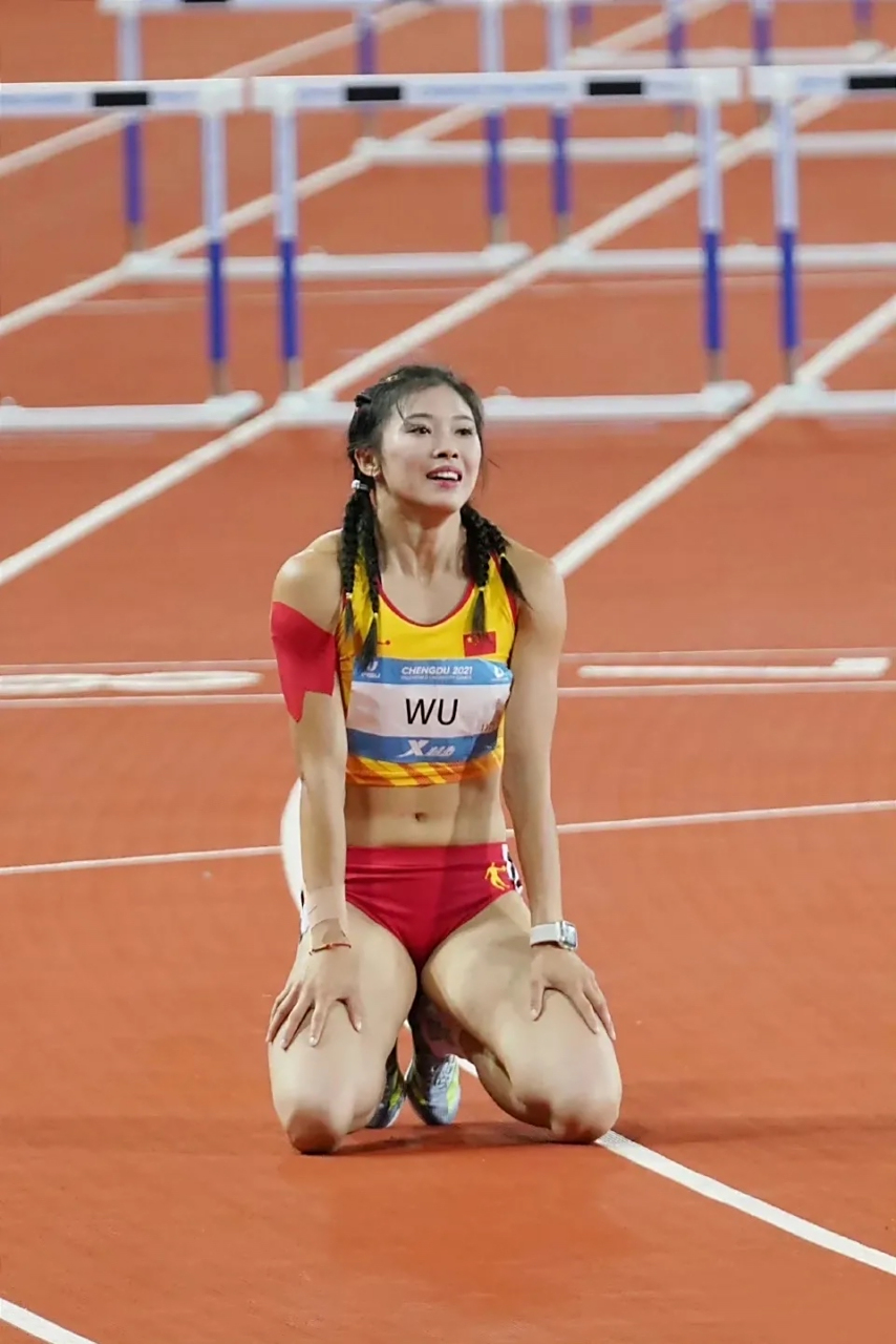 以前没发现,原来这位田径女神吴艳妮这么美.