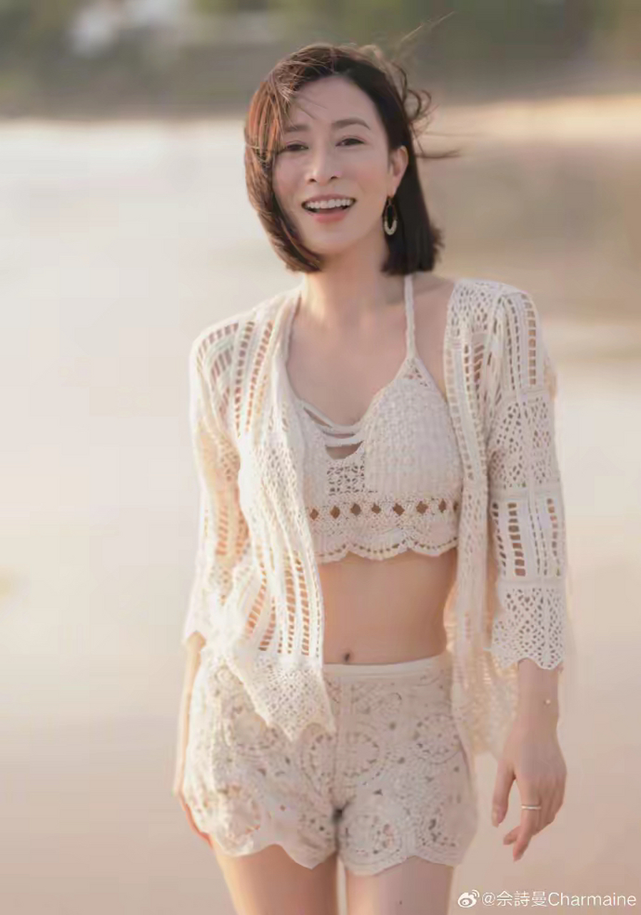 49岁佘诗曼罕晒泳装美照,全身零赘肉a4腰抢镜,容貌身材太抗老!