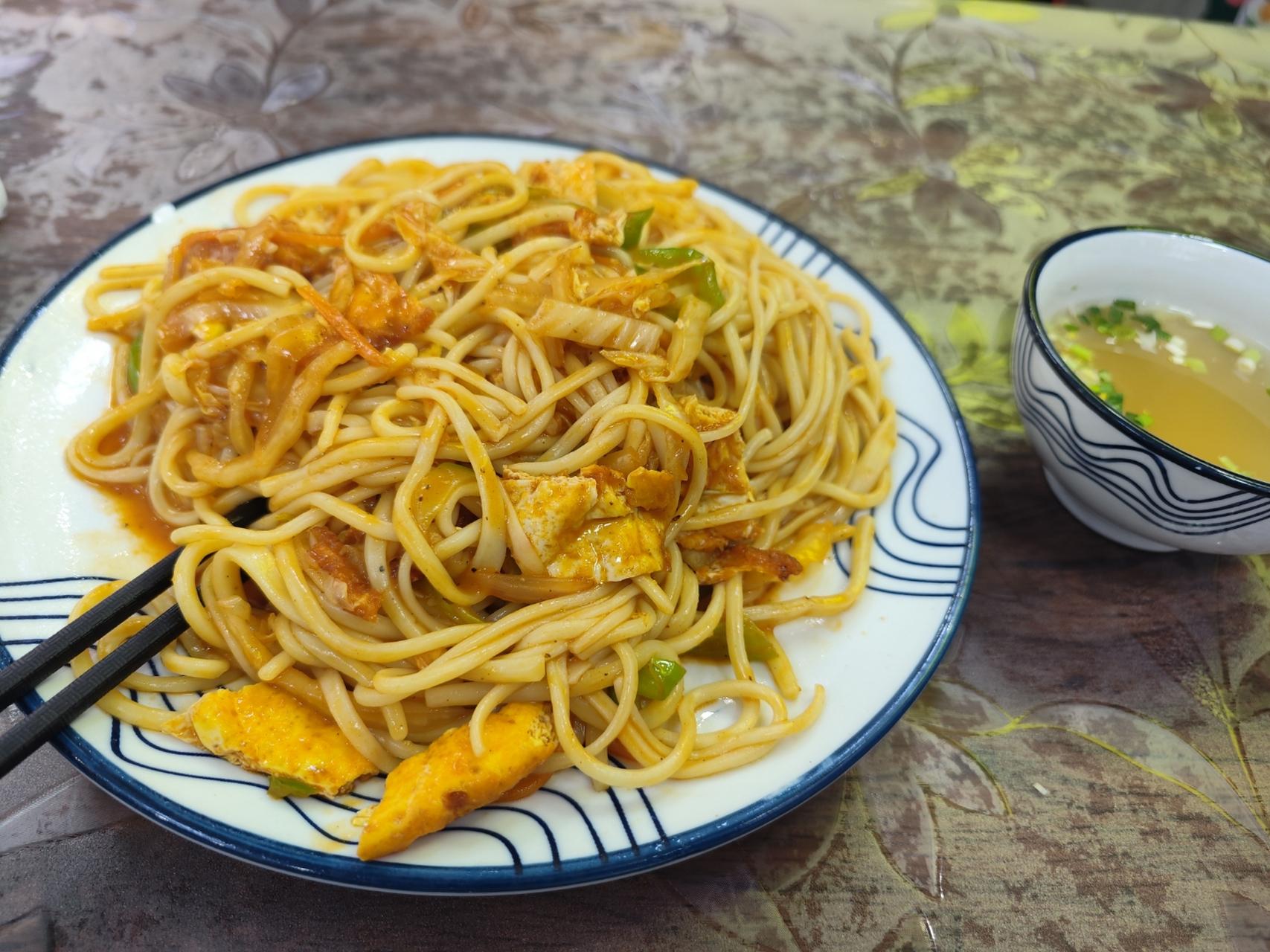 今天终于开开心吃了一碗兰州鸡蛋炒拉面!  当时饿的胃痉挛,全身冒汗 1