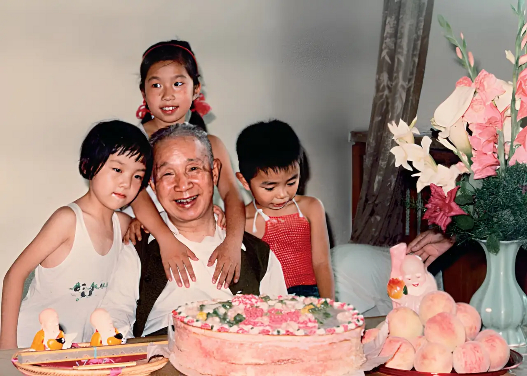 战功赫赫的粟裕大将,晚年和子孙在一起的幸福画面,真暖心!