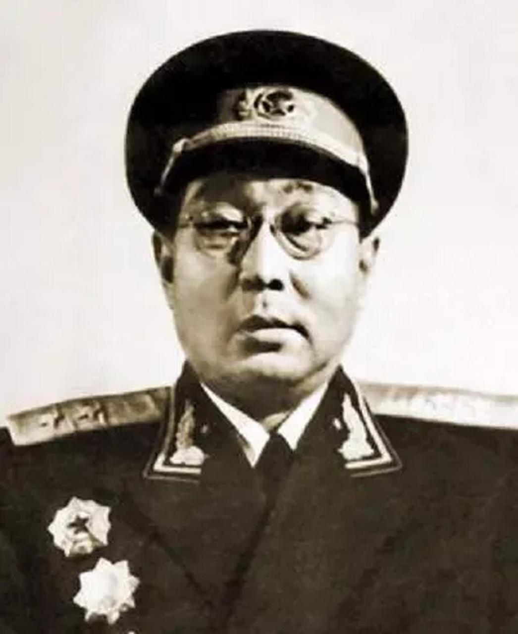豫西军区成立于1948年6月,下辖有六个军分区,担任豫西军区司令员的是