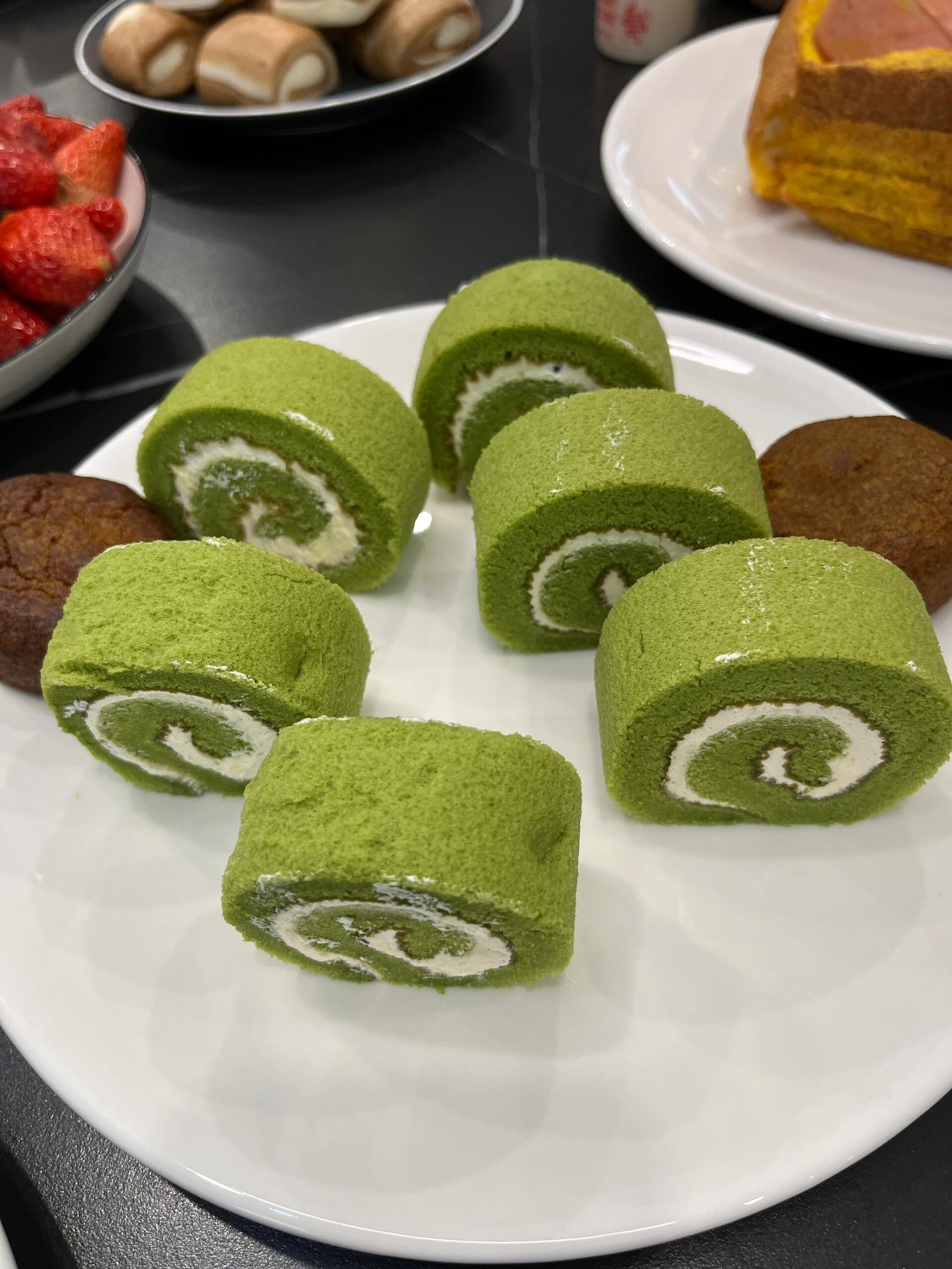 这抹茶蛋糕卷,不仅色彩诱人,更是味道清新