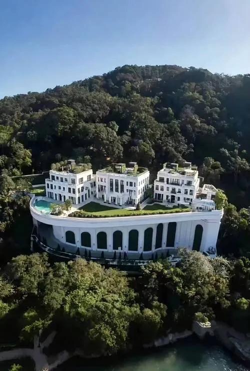 李兆基(太平山顶白加道35号) 何鸿燊