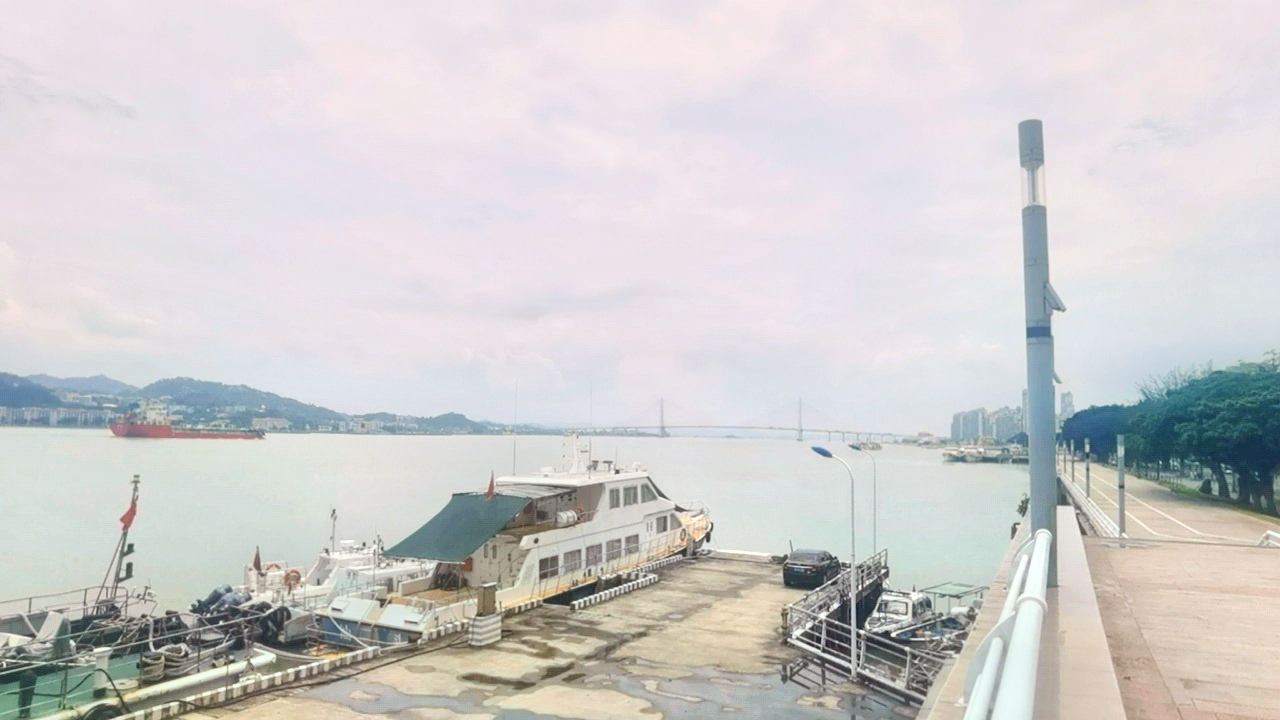 这里是汕头金平区海滨路31号观海长廊,一个让人心旷神怡的观海景和