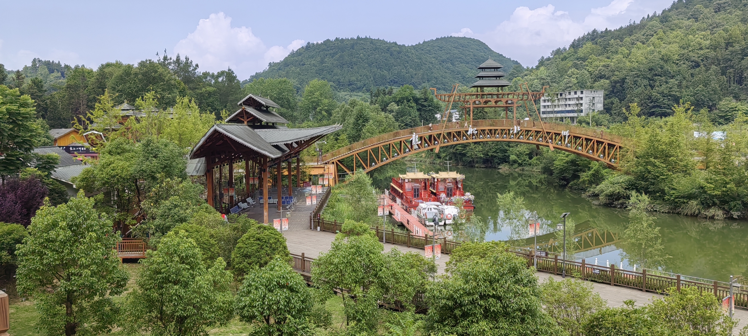 "龙船水乡"景点,国家四a级景点.是恩施十大著名旅游景点之一