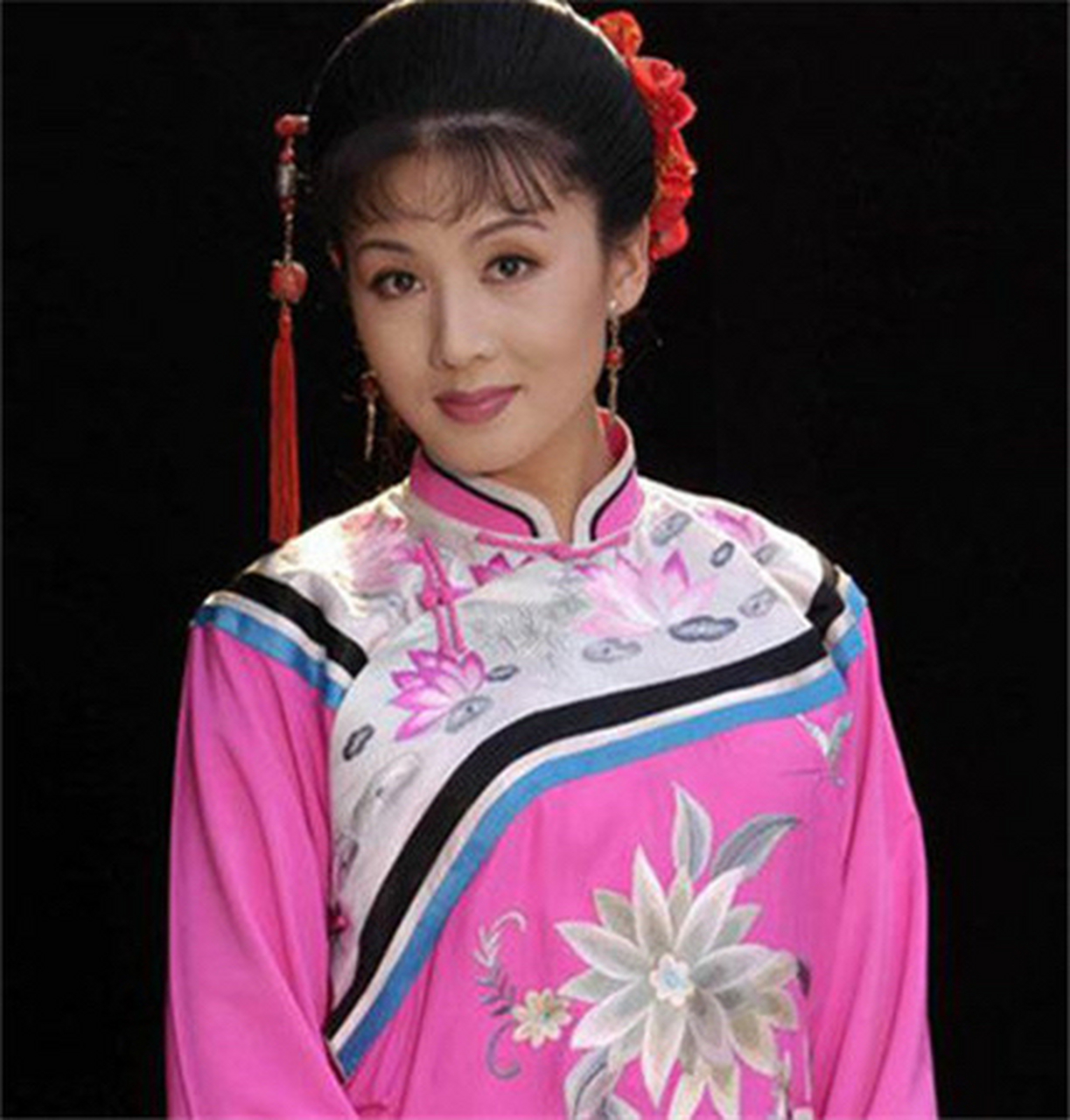 即使时光荏苒,韩再芬老师的美丽依旧不减当年.