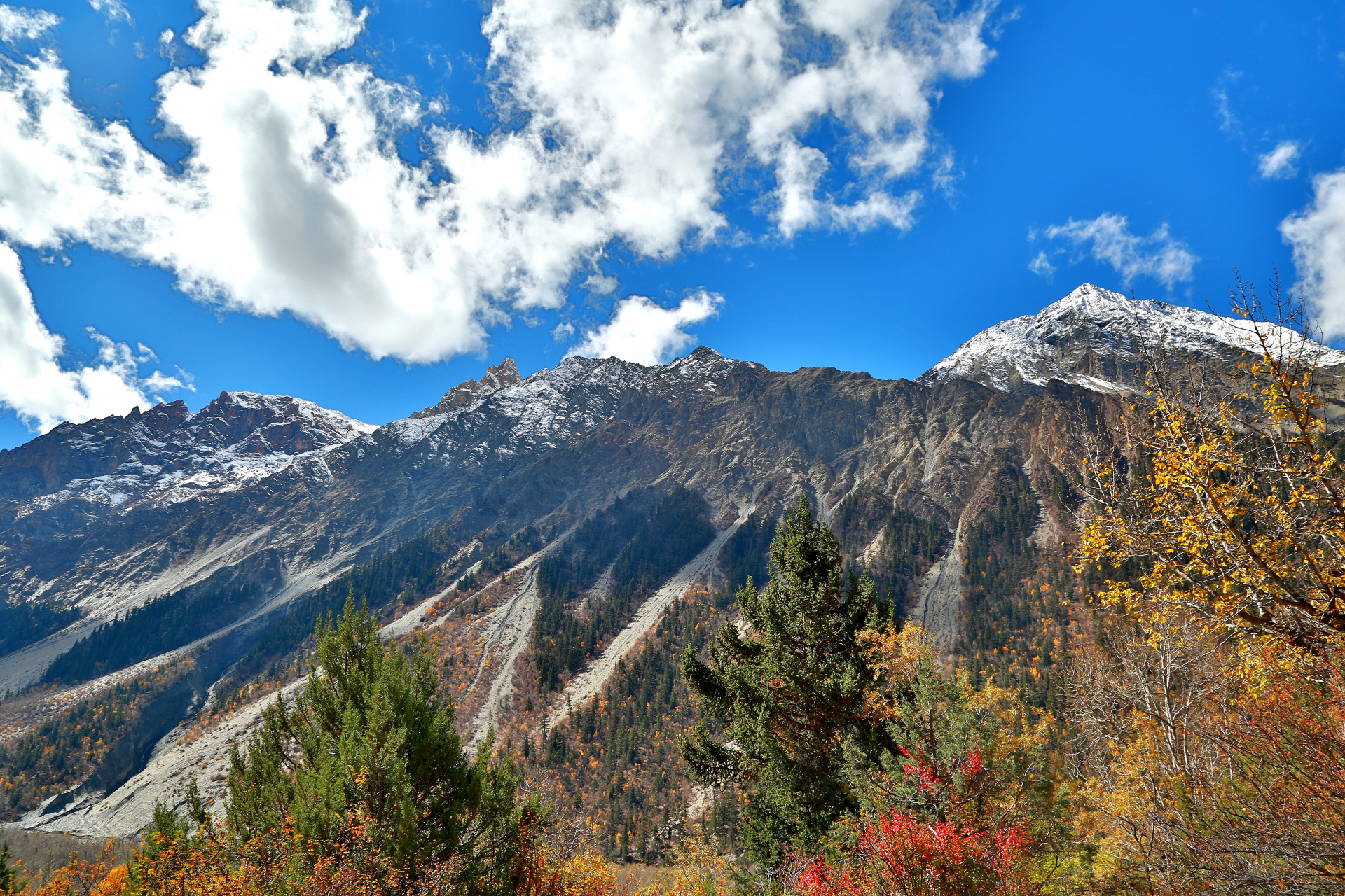21年国庆期间,自驾经云南214国道到西藏芒康走318进藏,沿途风景优美