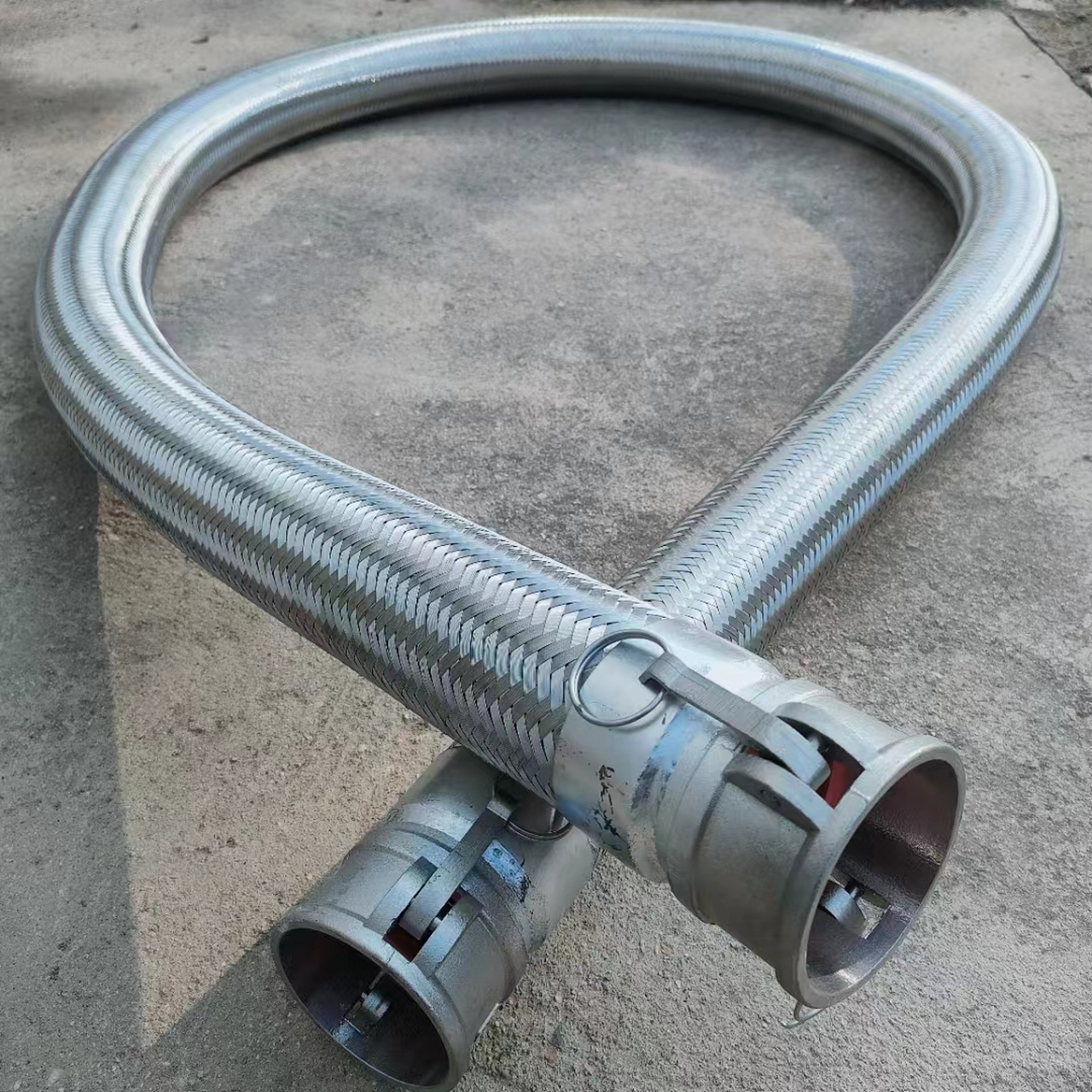 散装水泥罐车配件-打气泵充气管,耐高温软管有一头法兰一头快接母头