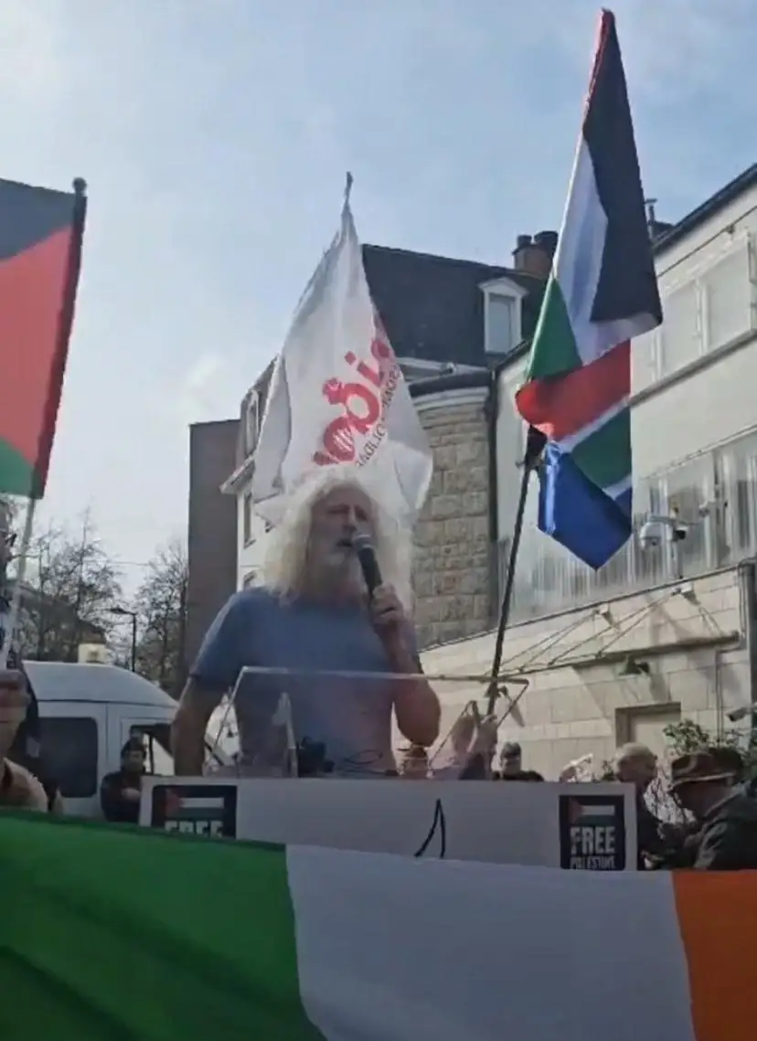 欧洲议会议员米克·华莱士(mick wallace)于当地时间2023年5月4日发文