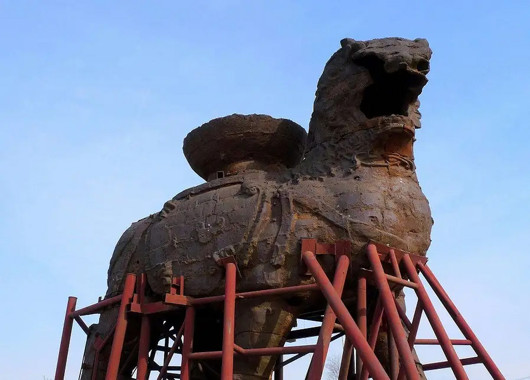 河北沧州一个铁狮子"镇海吼"屹立千年不倒,可建国后被专家们一通维修