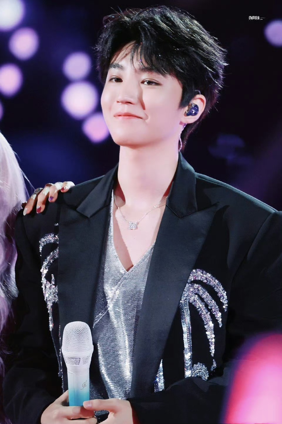 "跨代际"神仙互动暖翻全网