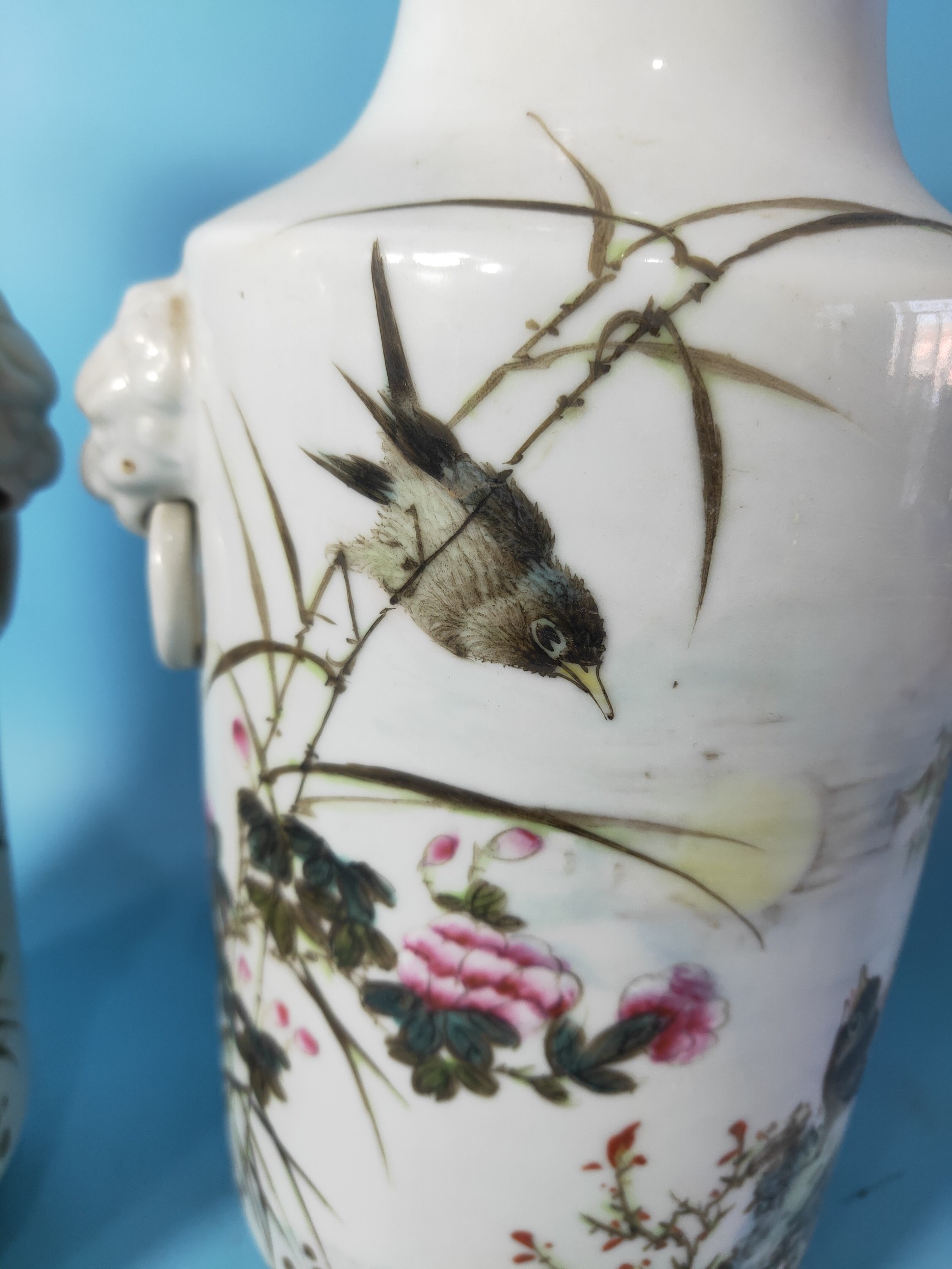 晚清粉彩花鸟双耳瓶一对,纯手工绘制,花鸟栩栩如生,收藏佳品