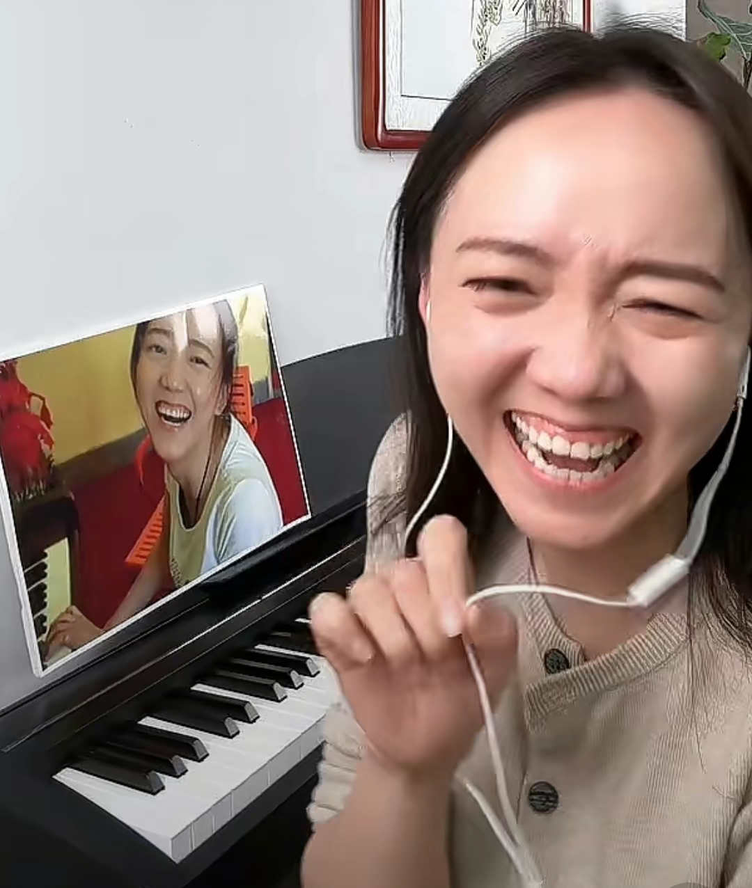 笑了九年的女孩魔笑哈哈姐现身了,想必大家都认识她,她的笑声太魔性了