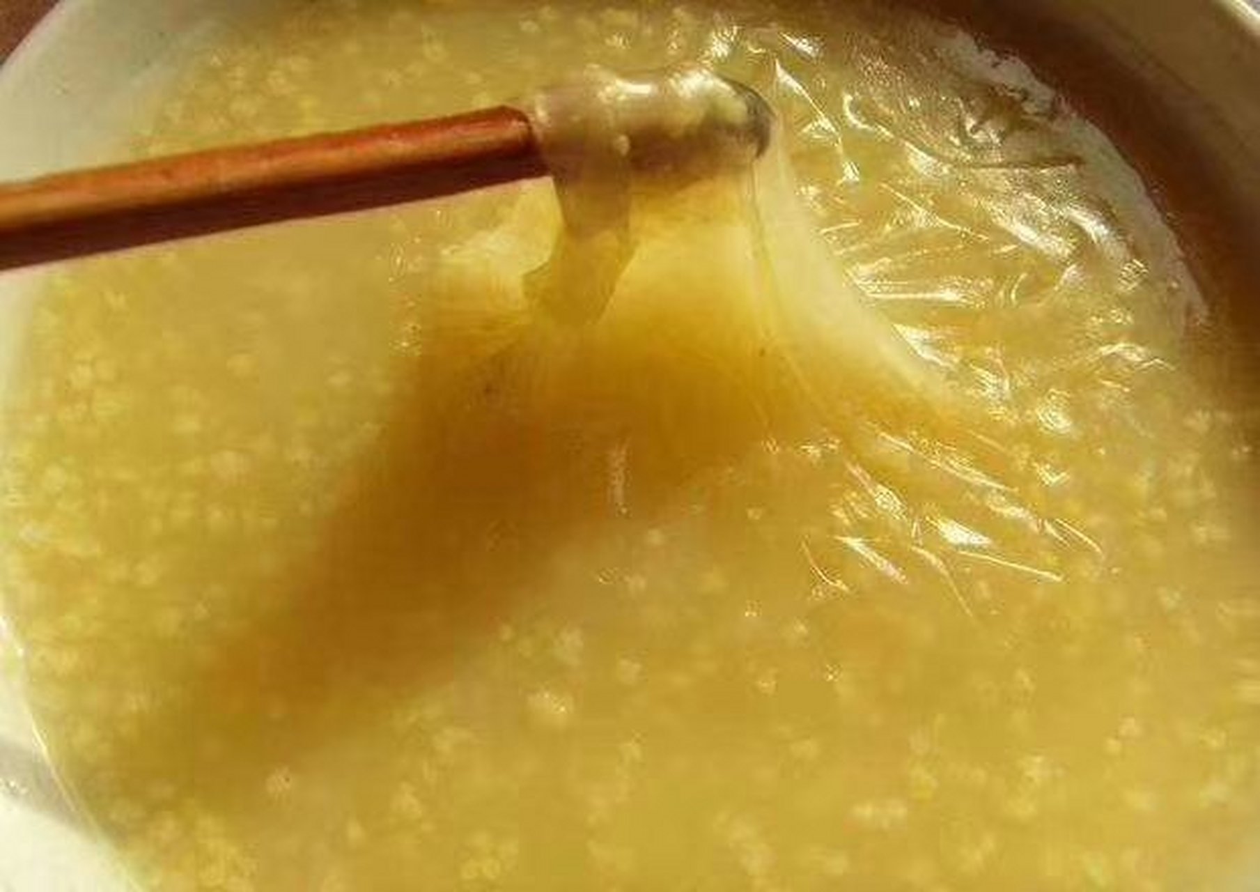 粥油有很好的滋补作用 中医认为大米熬粥后大部分的营养和精华都在