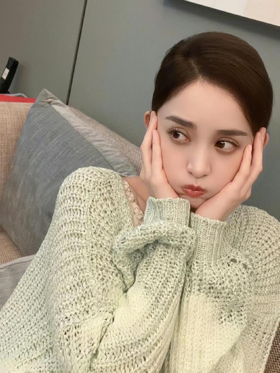 古力娜扎居家风格,很有领家妹妹的感觉