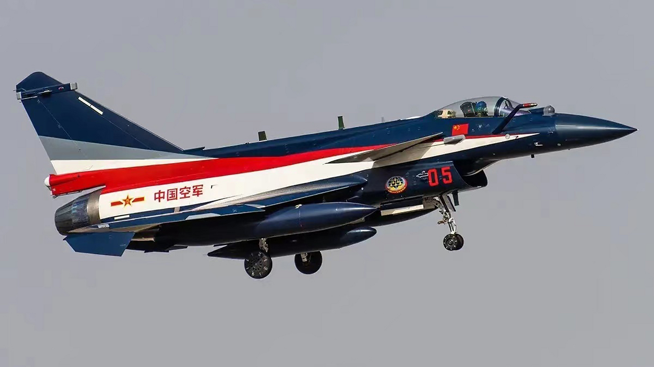 八一飞行表演队换装歼10cy表演机.