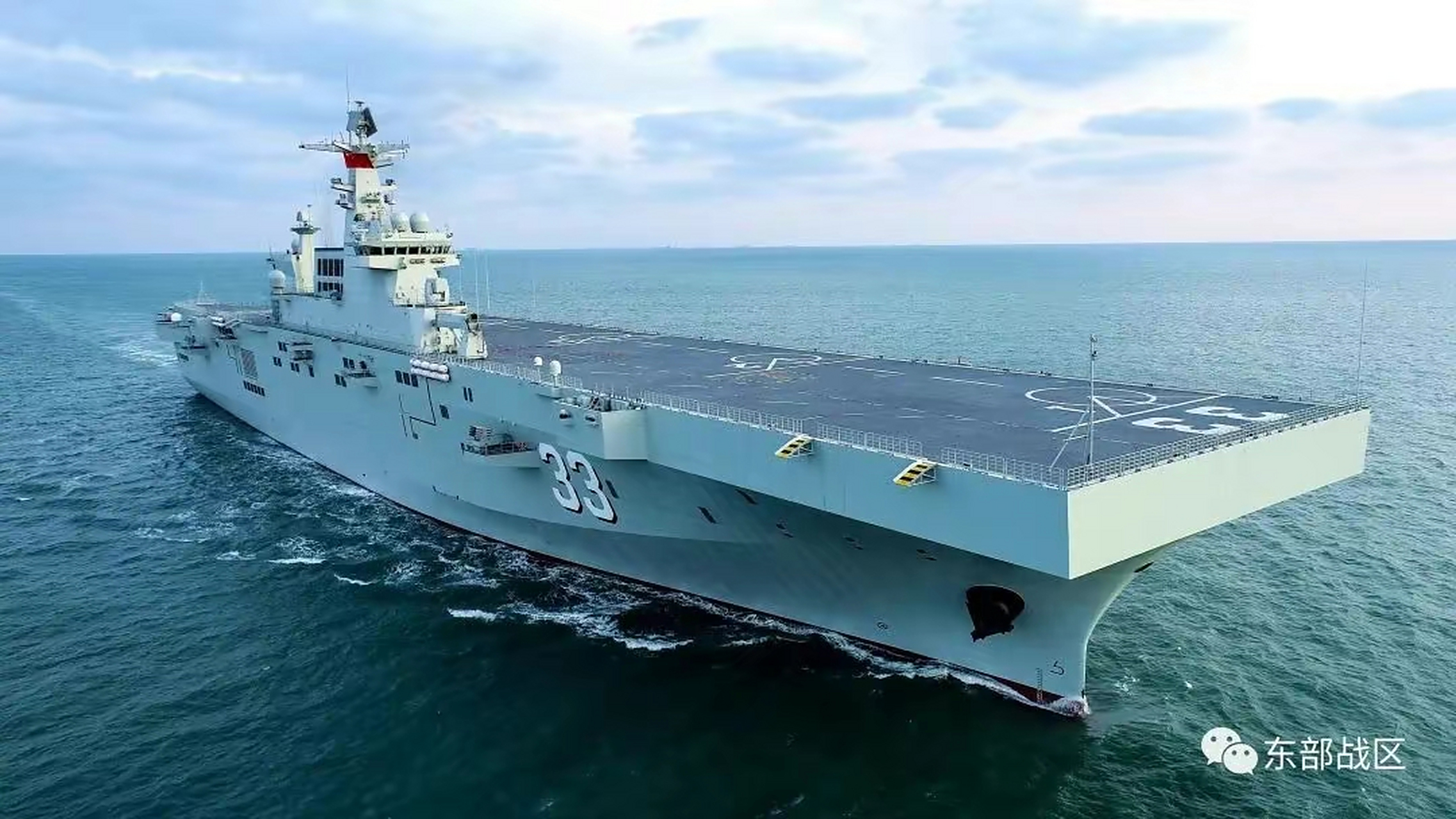 人民海军的3艘075型两栖攻击舰 31海南舰,舰训:忠诚,无畏,精武,善战