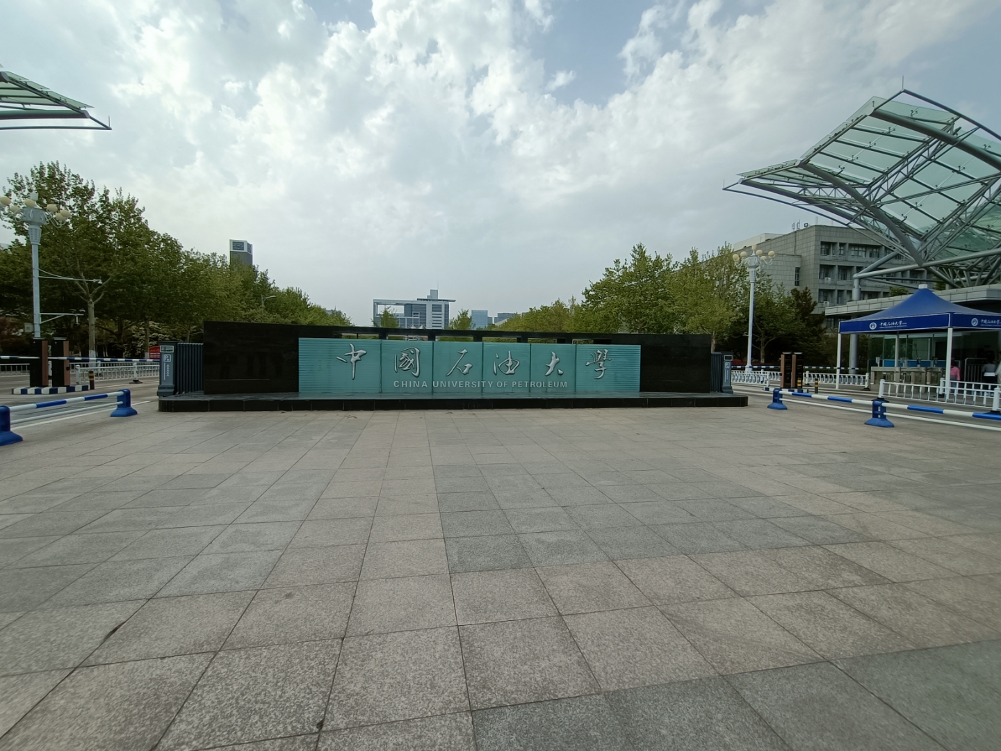 2025年5月2日,我与妻来到了儿子所在的大学