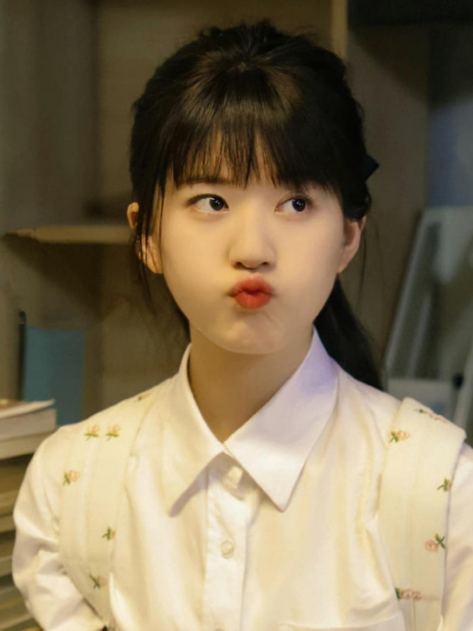 喜欢努嘴的样子,真可爱! #我要上热门# #美少女# #美女