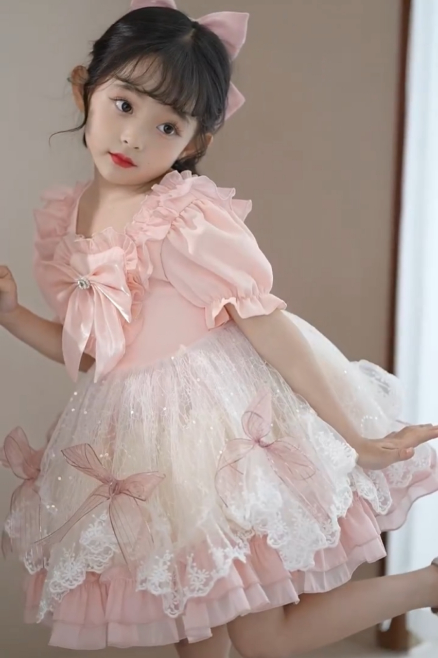 这么好看可爱的小姑娘!长大一定好看!也不知花落谁家