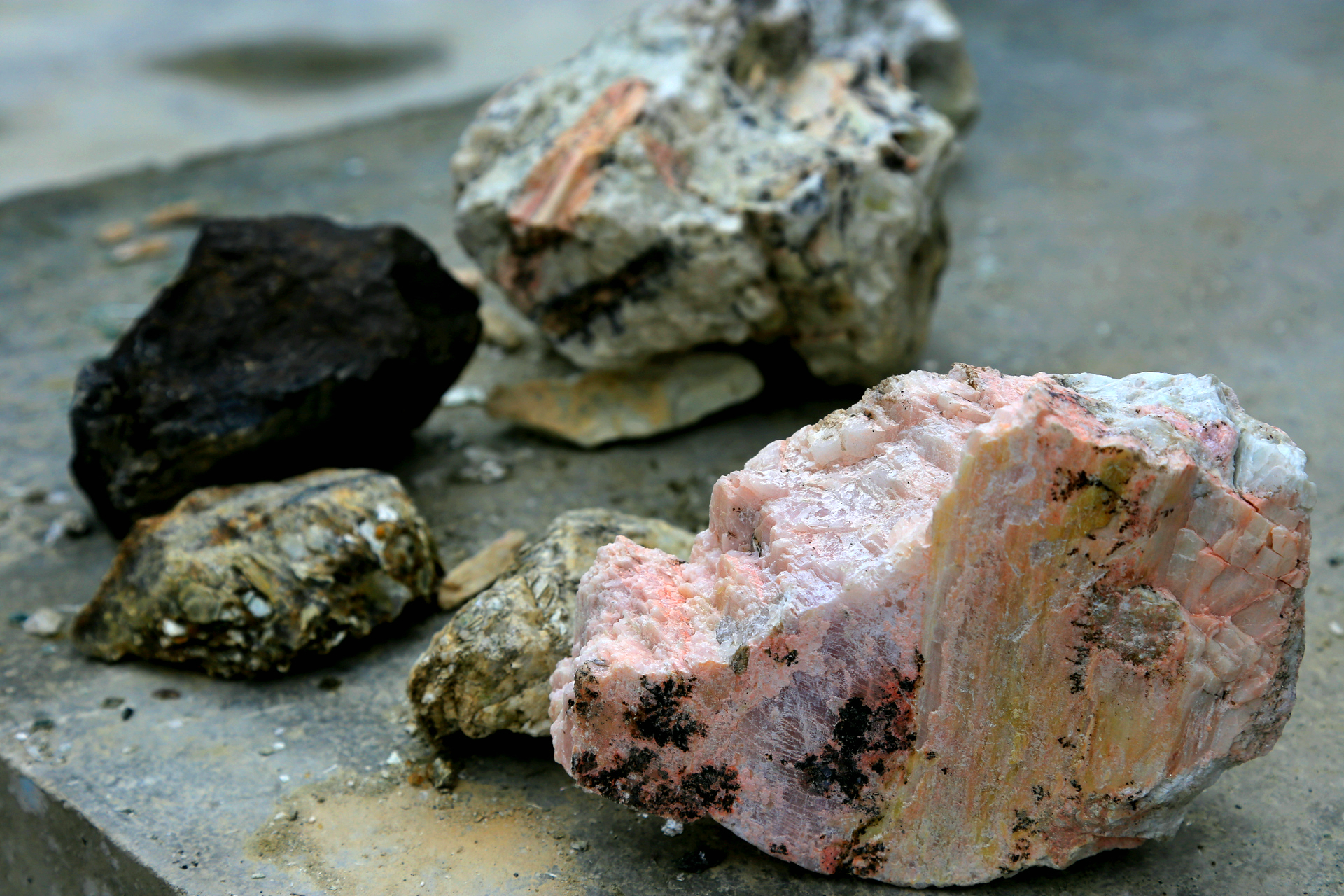 走进新疆阿勒泰,可可托海3号矿坑打卡攻略.