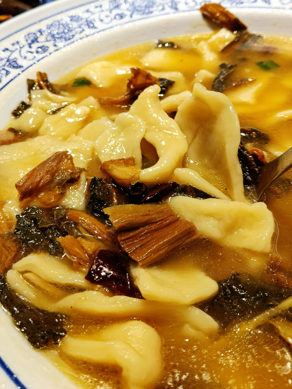 宣威菜,源自云南宣威的独特美食,以鲜美的口感和丰富的营养而闻名.