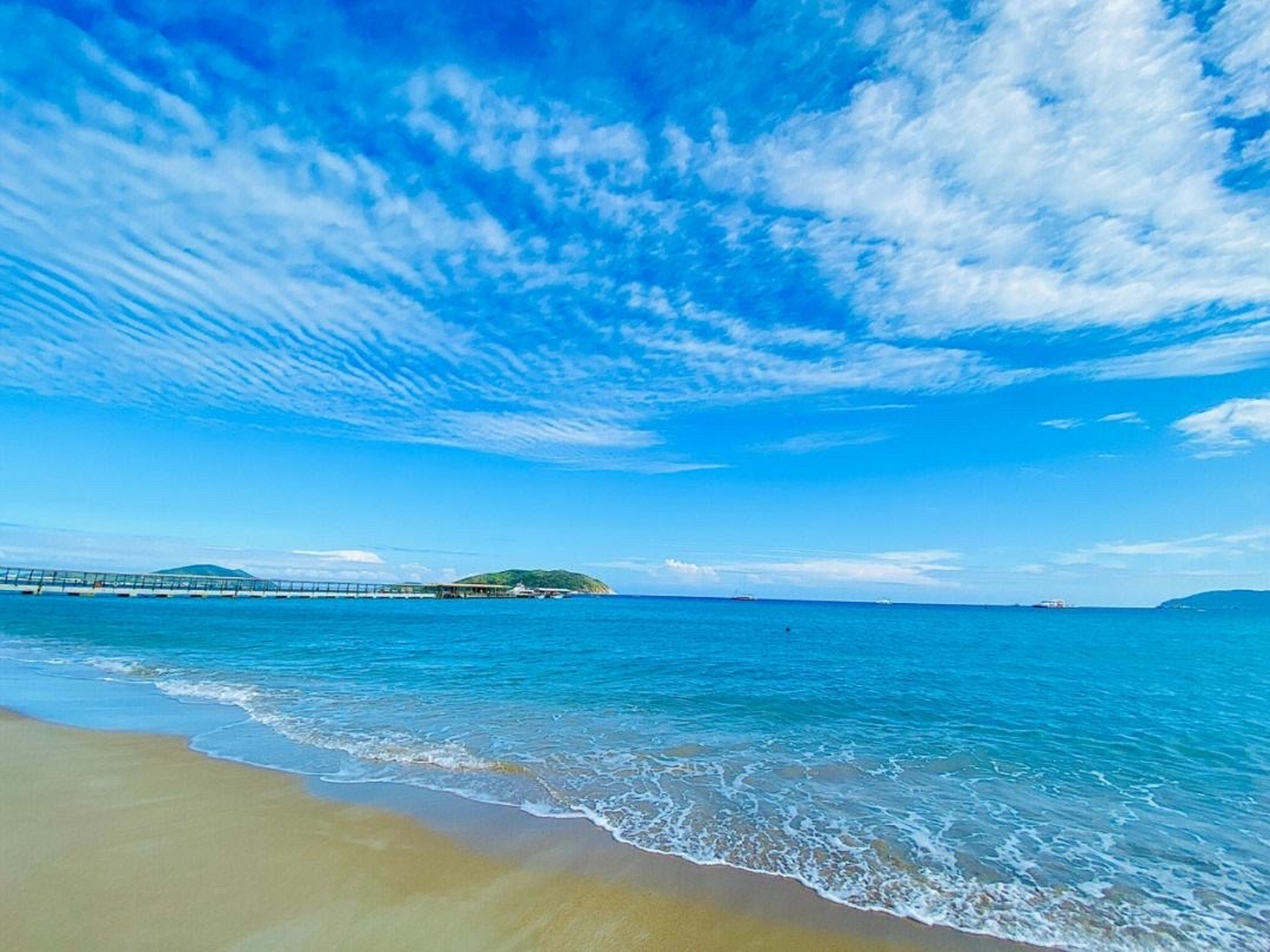 旅游# 推荐景点:亚龙湾 亚龙湾是中华人民共和国海南省三亚市东郊的