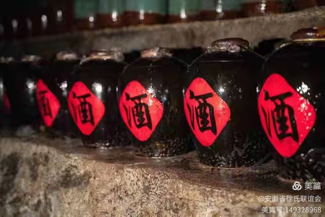 这是一个池州大山村的家庭农场,汽车九曲盘旋上山