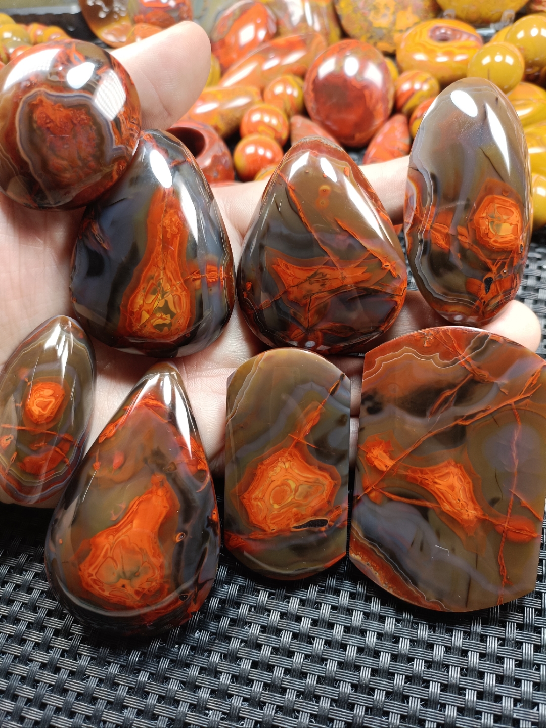 战国红玛瑙紫罗兰俏色红全家福来了