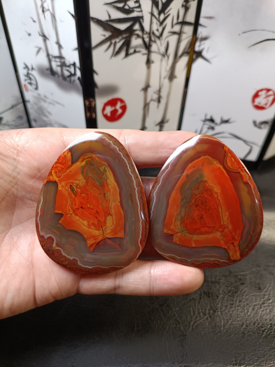战国红玛瑙火焰红俏色手把一对