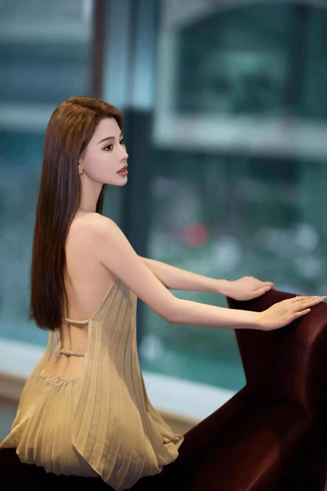 女神轻启朱唇,一抹诱人红晕,美得不可方物.