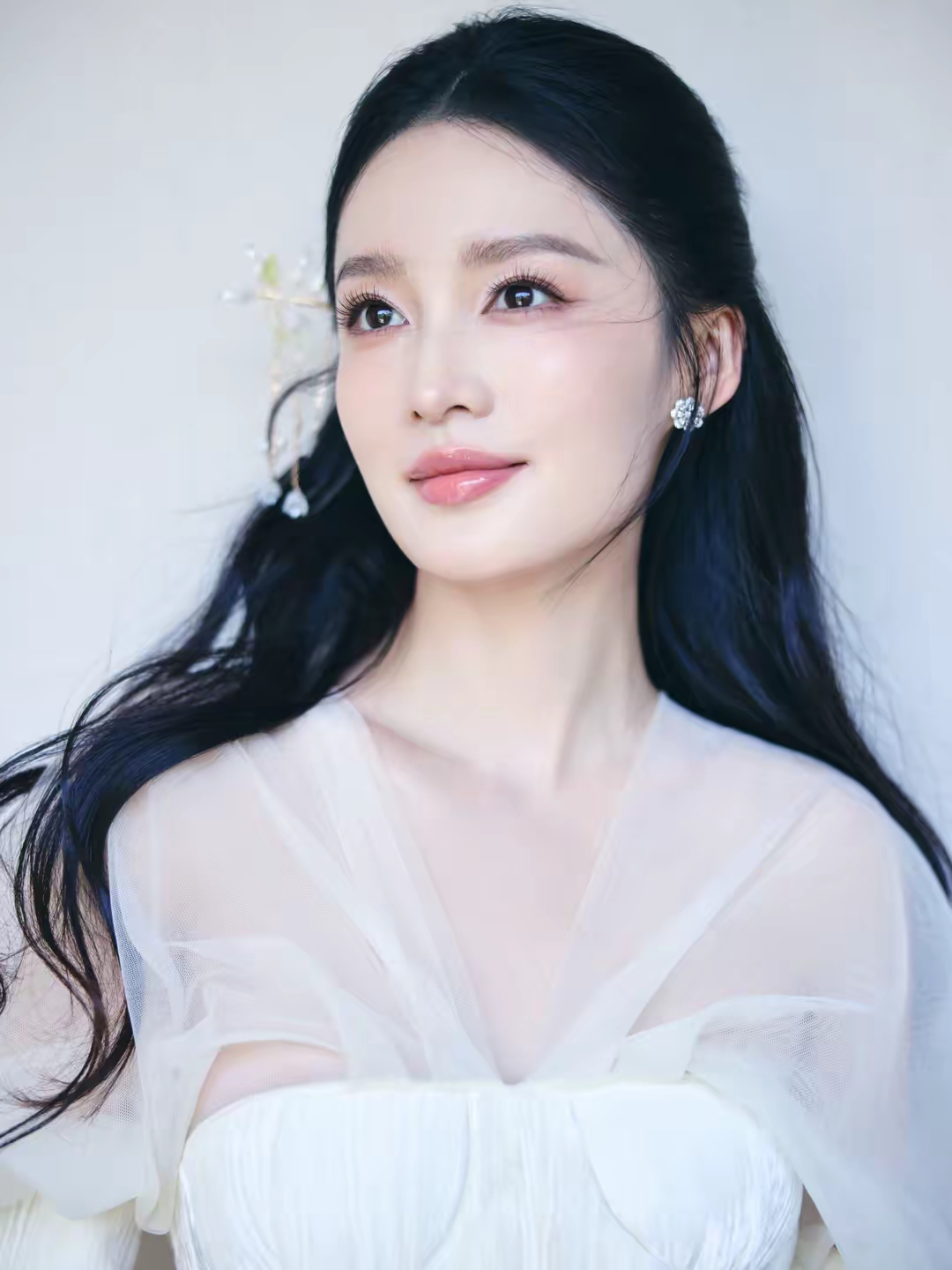 哇塞,李沁的婚纱照真是美得让人心动不已啊!