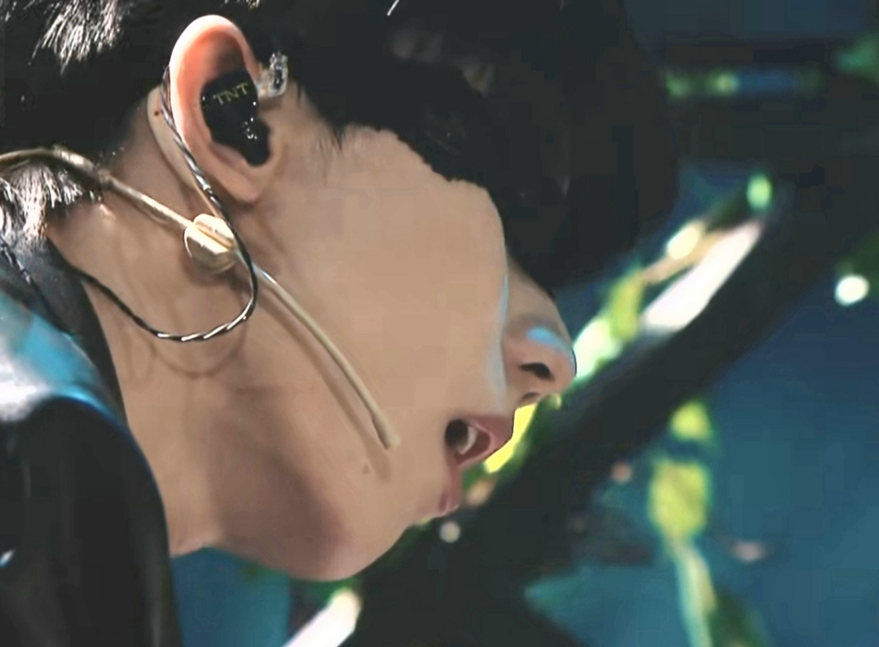 不知各位有没有看到这个tnt的耳返