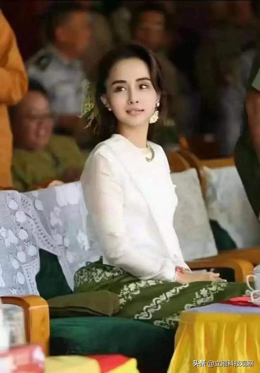 年轻的昂山素姬,美吧?