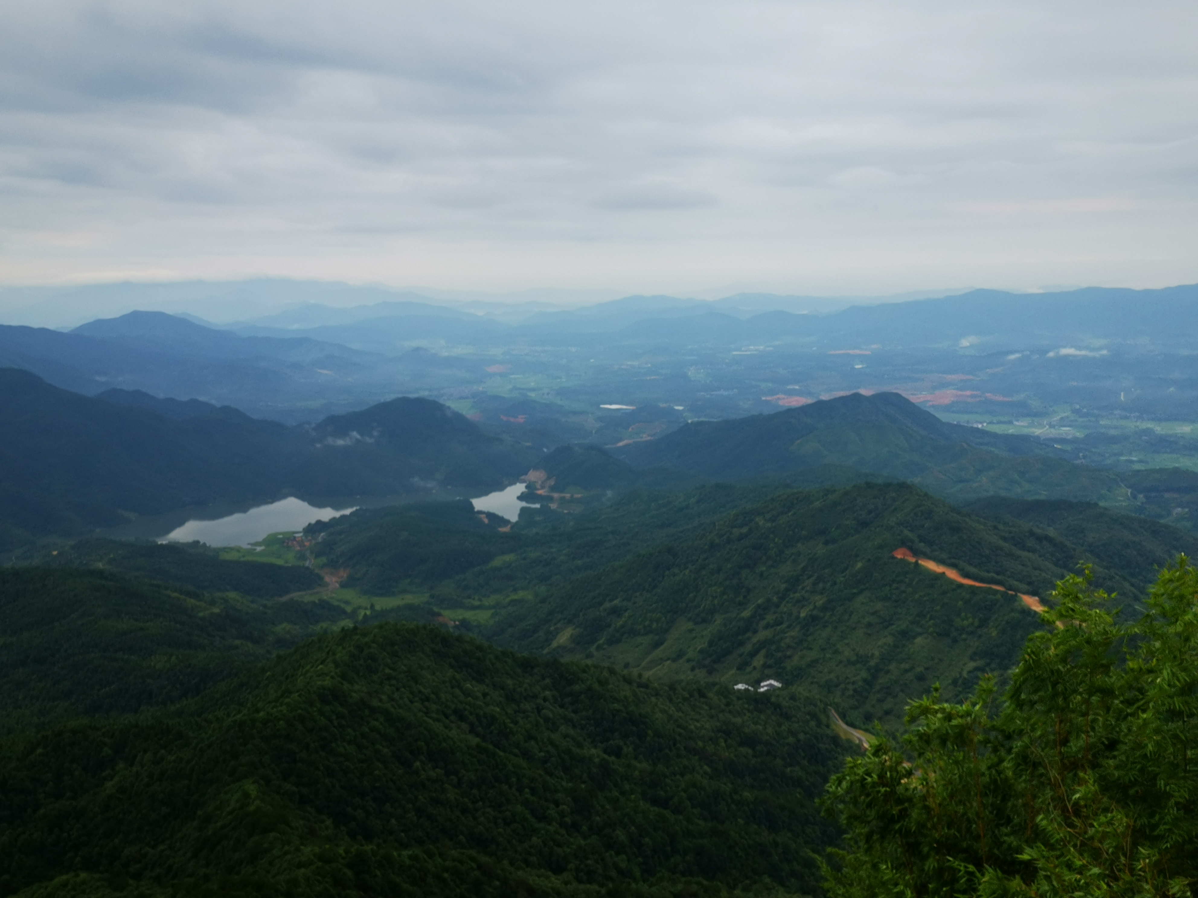 人生就像一场旅行,不在乎目的地,在乎的是沿途的风景和看风景的心情.