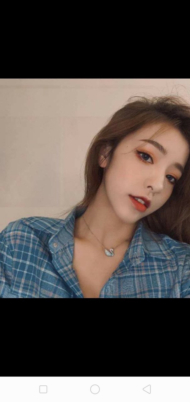 近日,刘思瑶的素颜照曝出惹众怒,观众不买账纷纷说是"骗照".