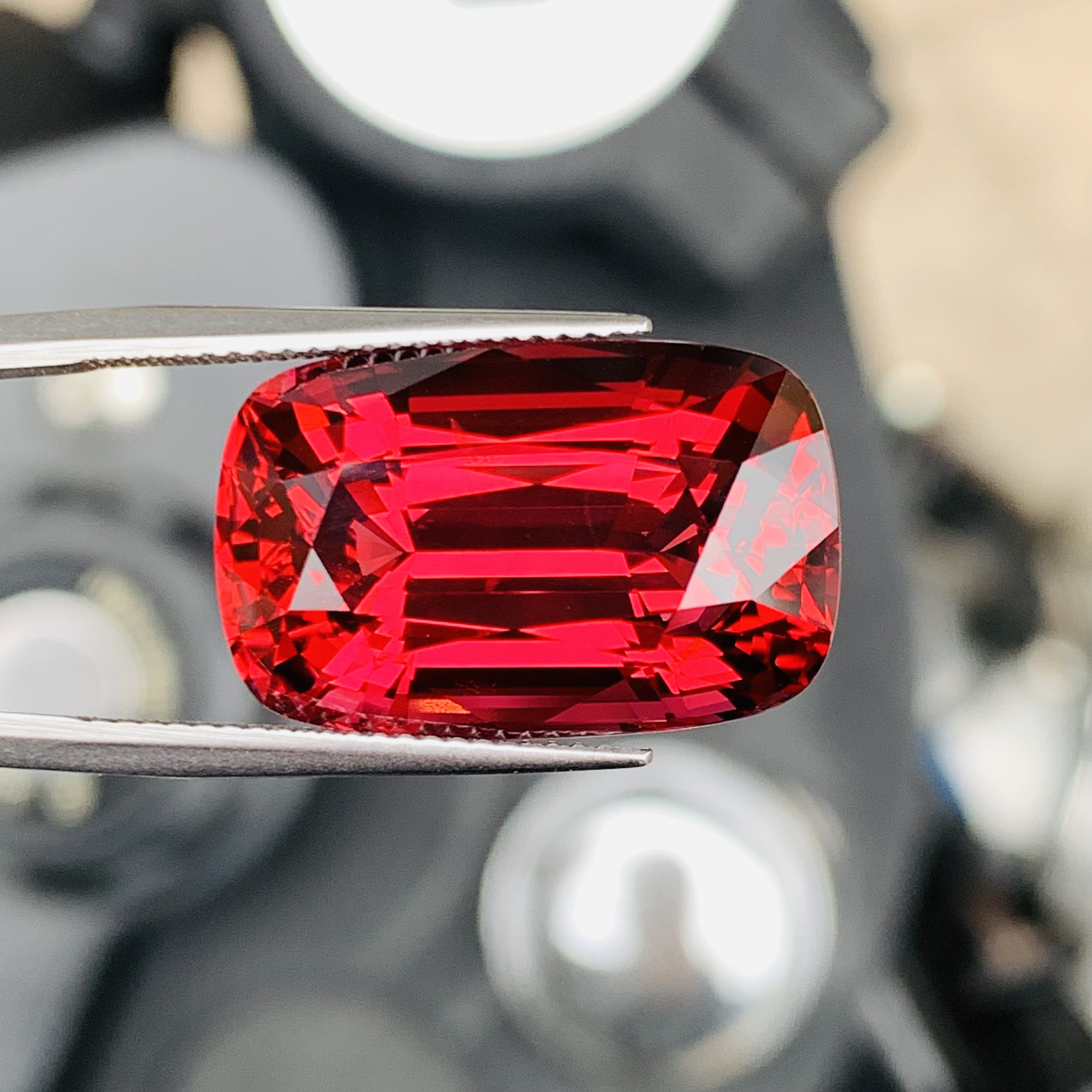 qian w  级纯玻璃体红色尖晶石24.68ct 百 w 级玻璃体红宝石11.