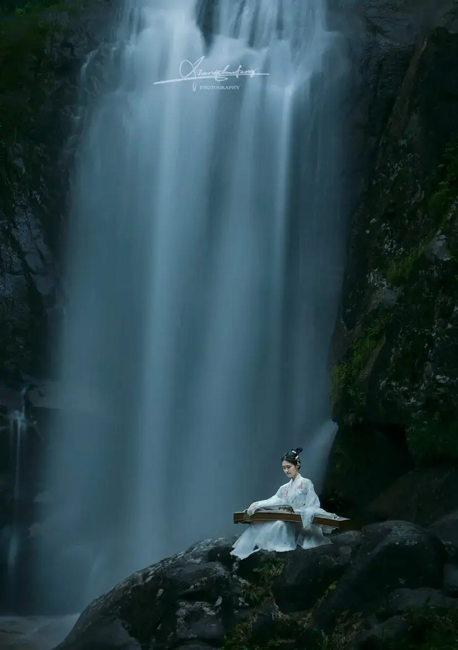 共醉中文美 61 每天征十联(137): 【上联】古琴流水曲 【下联】