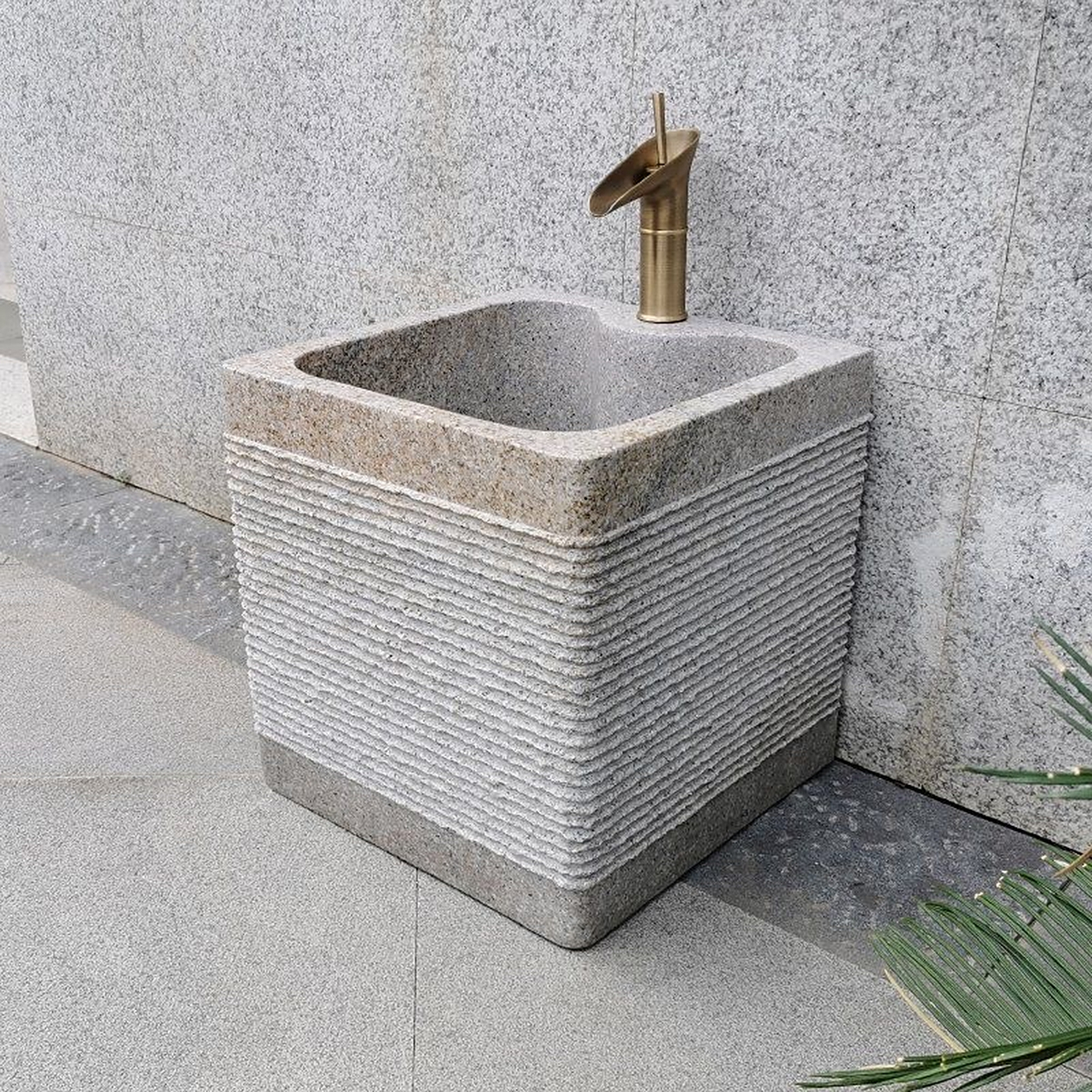 家居家装日常#天然大理石拖把池,整石一体打磨抛光而成,专为阳台